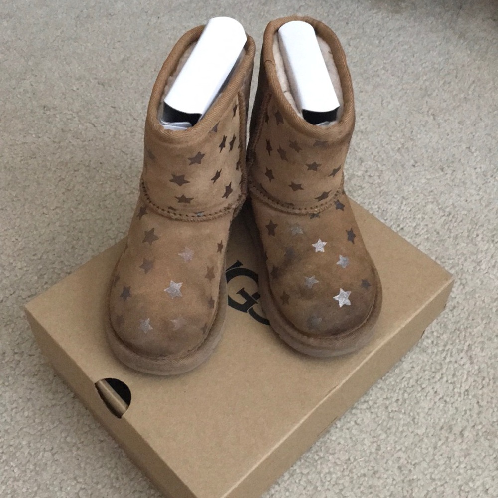 Classic short with stars ugg boots